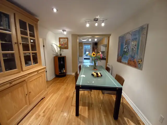 SUPERBE 4 ½ MEUBLÉ AVEC JARDINET ET COUR ARRIÈRE – LE PLATEAU - Photo 3