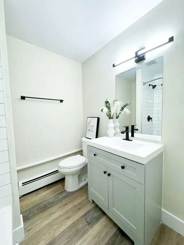 Bright Renovated 2-Bedroom Apartment for Rent - Photo 5