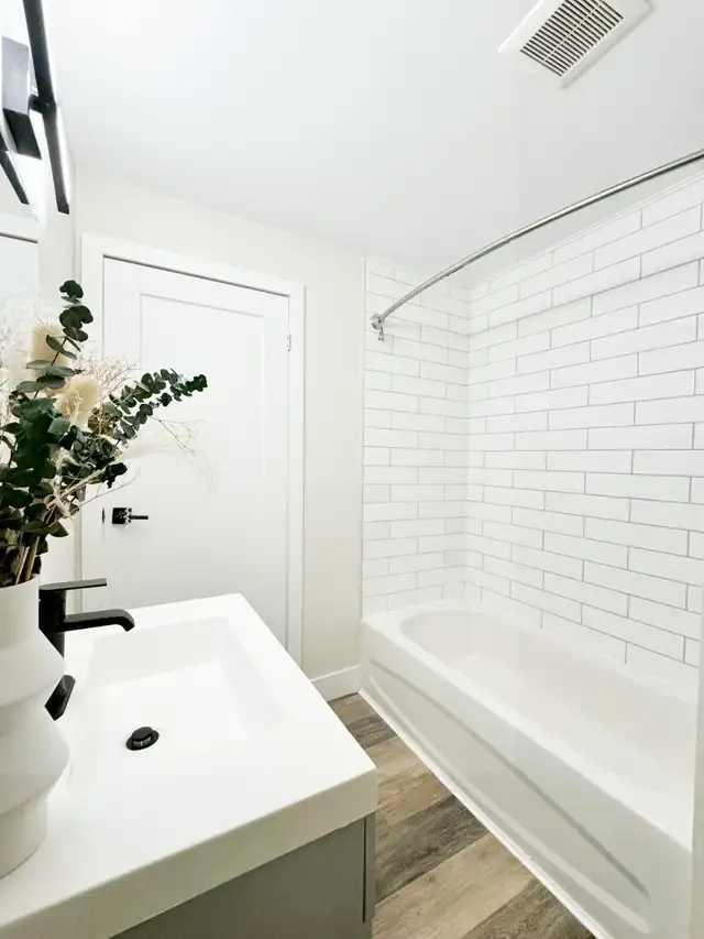 Bright Renovated 2-Bedroom Apartment for Rent - Photo 6