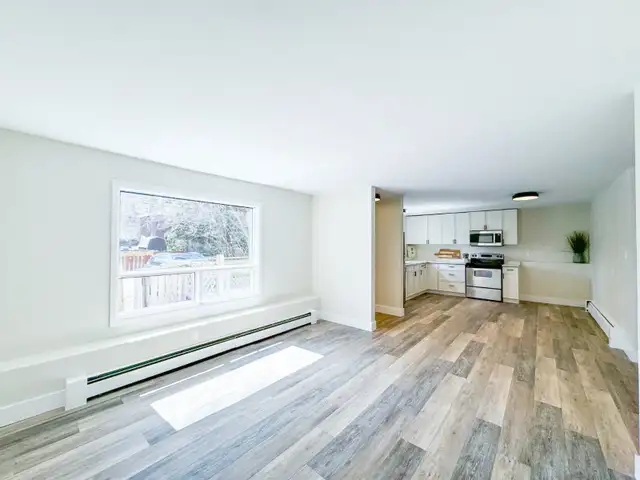 Bright Renovated 2-Bedroom Apartment for Rent - Photo 7