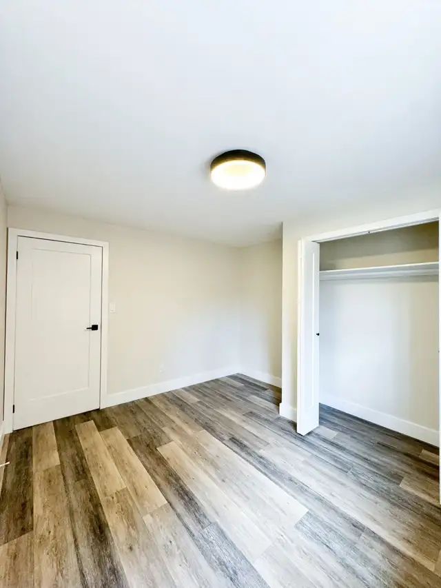 Bright Renovated 2-Bedroom Apartment for Rent - Photo 8
