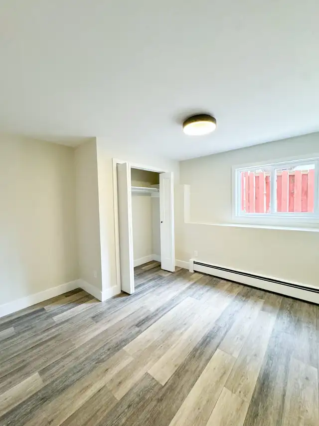 Bright Renovated 2-Bedroom Apartment for Rent - Photo 9