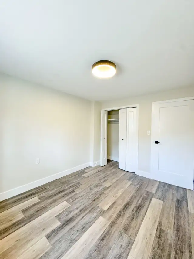 Bright Renovated 2-Bedroom Apartment for Rent - Photo 12