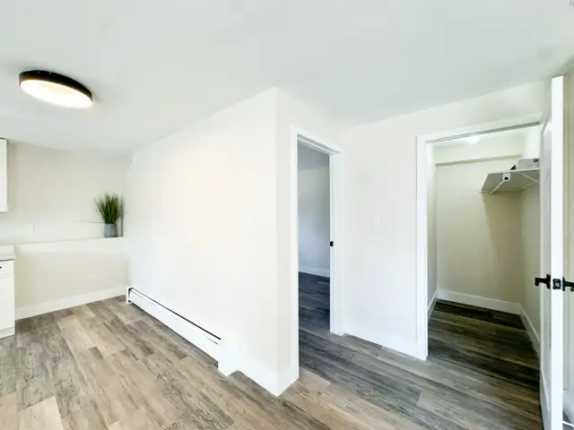Bright Renovated 2-Bedroom Apartment for Rent - Photo 13