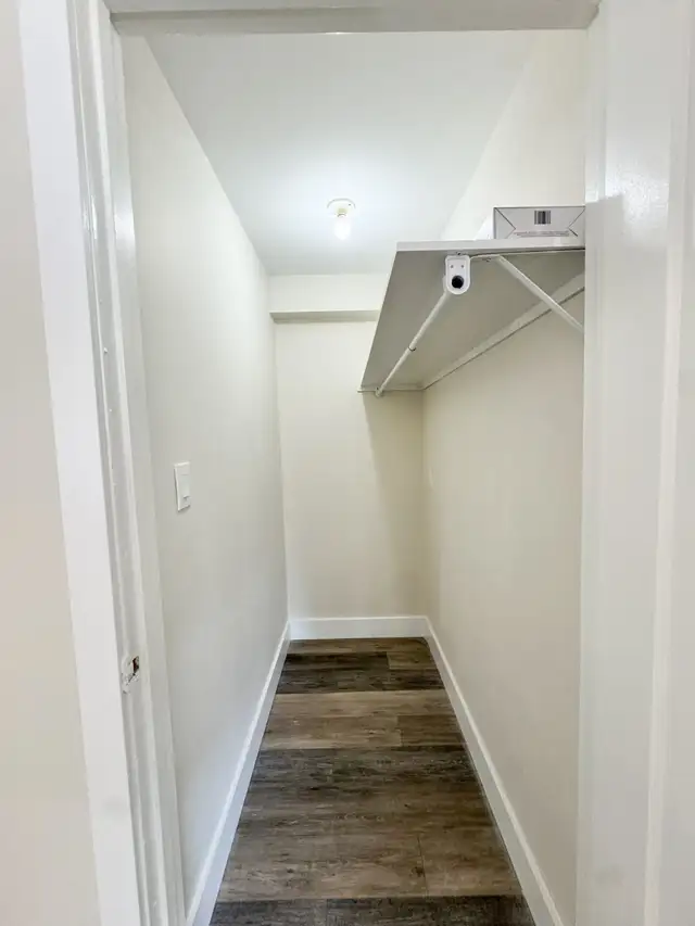 Bright Renovated 2-Bedroom Apartment for Rent - Photo 17