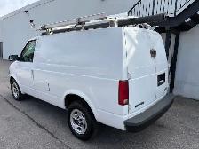 2005 GMC Safari Cargo Van LADDER RACKS-DIVIDER-SHELVES-CERTIFIED - Photo 4