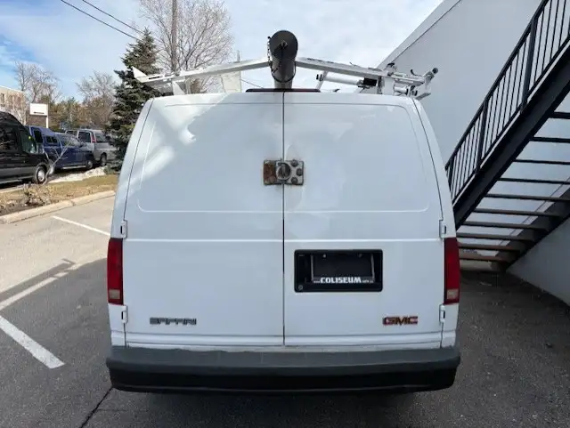 2005 GMC Safari Cargo Van LADDER RACKS-DIVIDER-SHELVES-CERTIFIED - Photo 5