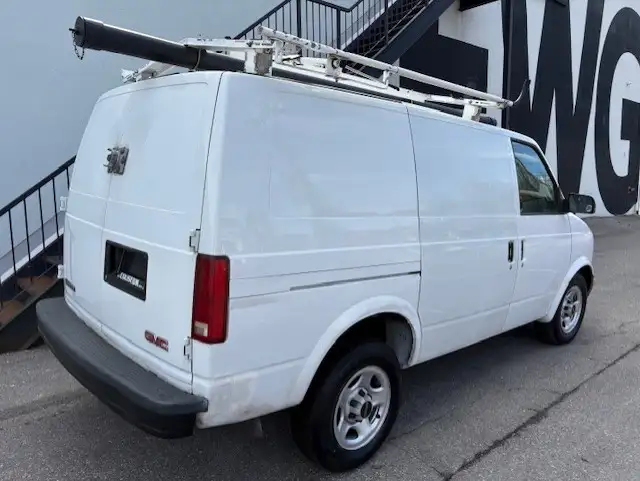 2005 GMC Safari Cargo Van LADDER RACKS-DIVIDER-SHELVES-CERTIFIED - Photo 6
