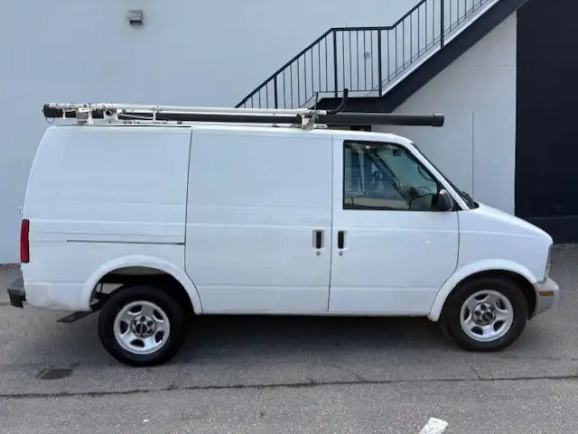 2005 GMC Safari Cargo Van LADDER RACKS-DIVIDER-SHELVES-CERTIFIED - Photo 7