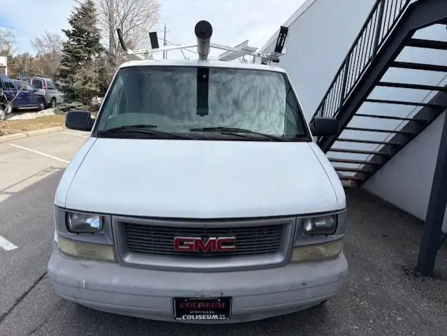 2005 GMC Safari Cargo Van LADDER RACKS-DIVIDER-SHELVES-CERTIFIED - Photo 9