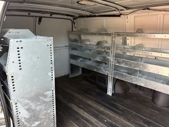 2005 GMC Safari Cargo Van LADDER RACKS-DIVIDER-SHELVES-CERTIFIED - Photo 16