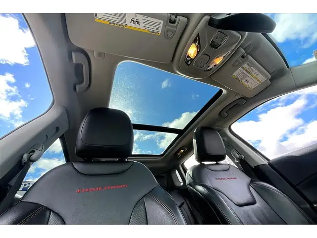 2021 Jeep Compass Trailhawk Elite | Panoroof | Alpine | TowPkg | - Photo 17