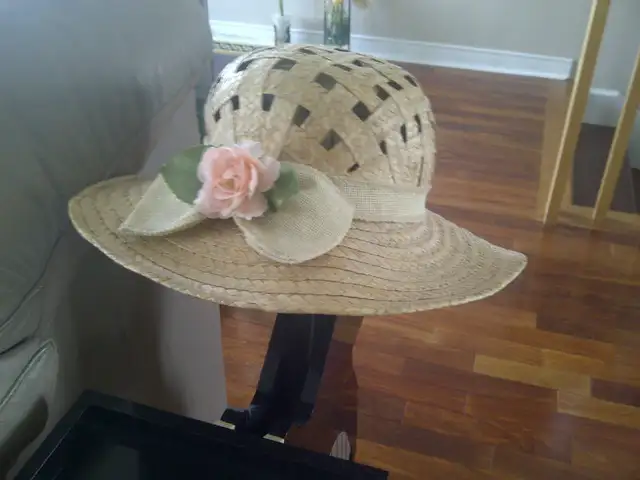 BEAU CHAPEAU NEUF EN PAILLE 21'TOUR TETE FEMME OU ADO: $10.00 - Photo 2