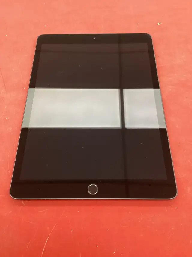 tablette iPad 8e génération en liquidation!