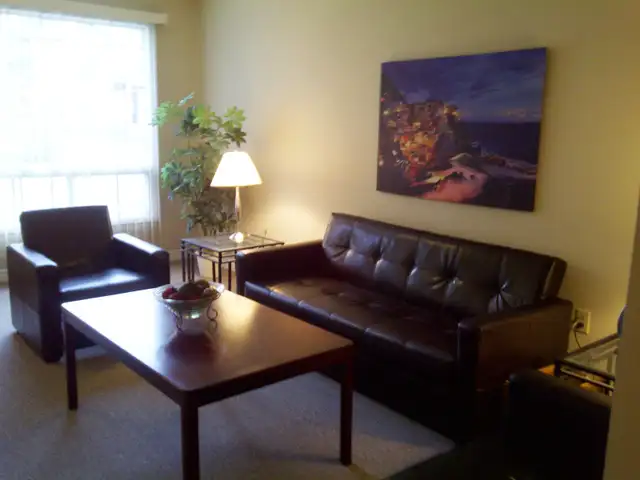 5 BDRMs- Minutes to UWO- Oxford/Platts Lane- UTIL INCL - Photo 2