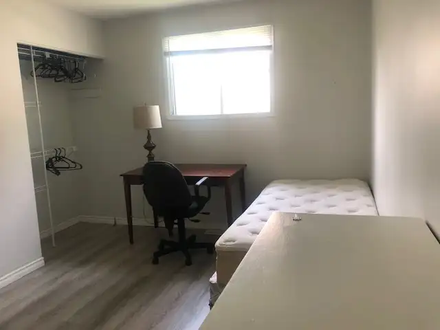 5 BDRMs- Minutes to UWO- Oxford/Platts Lane- UTIL INCL - Photo 5