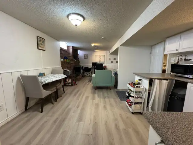 Lease Apartment ( 1Br   Den ) - Low Price - Photo 6