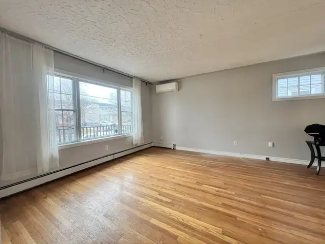 Hartlen Avenue - 4 BR, 2 BATH BEAUTIFUL FAMILY HOME AVAIL NOW! - Photo 3