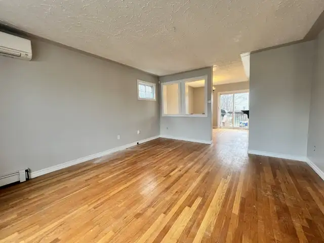 Hartlen Avenue - 4 BR, 2 BATH BEAUTIFUL FAMILY HOME AVAIL NOW! - Photo 4