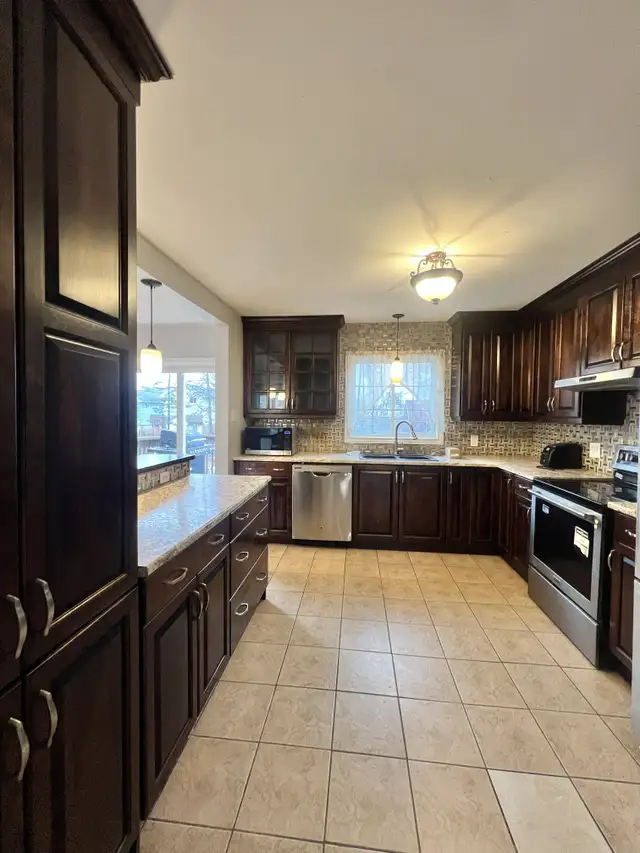 Hartlen Avenue - 4 BR, 2 BATH BEAUTIFUL FAMILY HOME AVAIL NOW! - Photo 8