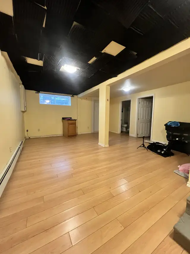 Hartlen Avenue - 4 BR, 2 BATH BEAUTIFUL FAMILY HOME AVAIL NOW! - Photo 11