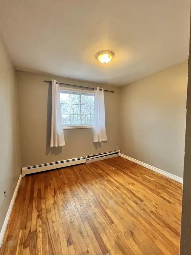 Hartlen Avenue - 4 BR, 2 BATH BEAUTIFUL FAMILY HOME AVAIL NOW! - Photo 13