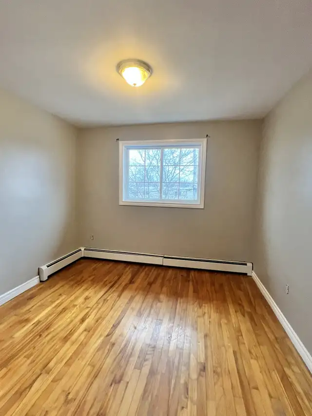 Hartlen Avenue - 4 BR, 2 BATH BEAUTIFUL FAMILY HOME AVAIL NOW! - Photo 15