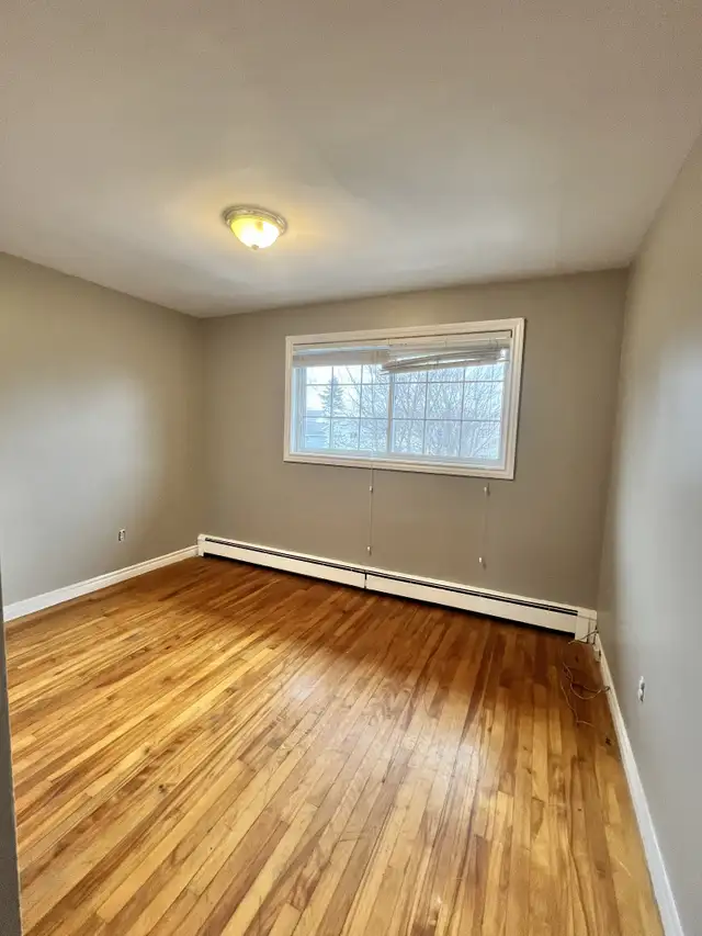 Hartlen Avenue - 4 BR, 2 BATH BEAUTIFUL FAMILY HOME AVAIL NOW! - Photo 16