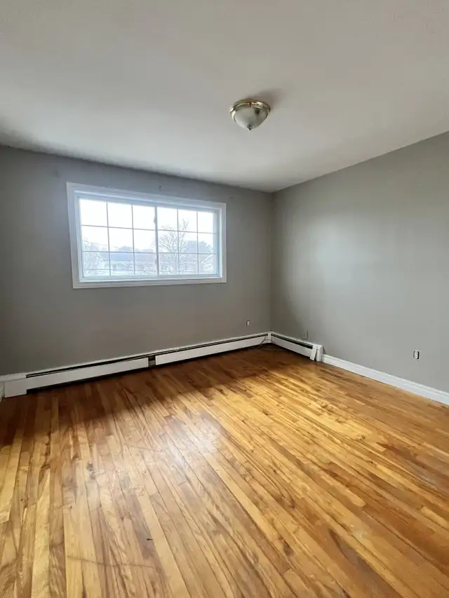 Hartlen Avenue - 4 BR, 2 BATH BEAUTIFUL FAMILY HOME AVAIL NOW! - Photo 17