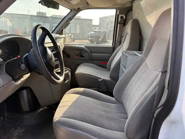 2005 GMC Safari Cargo Van CARGO VAN-LADDER RACKS-DIVIDER-SHELVES - Photo 9