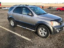 2006 Kia Sorento. 202,000kms. V6 Awd. Heated seats.  Sunroof