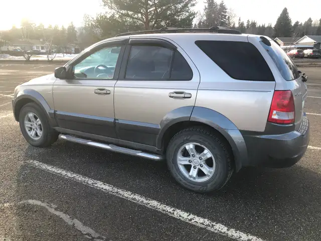 2006 Kia Sorento. 202,000kms. V6 Awd. Heated seats.  Sunroof - Photo 2