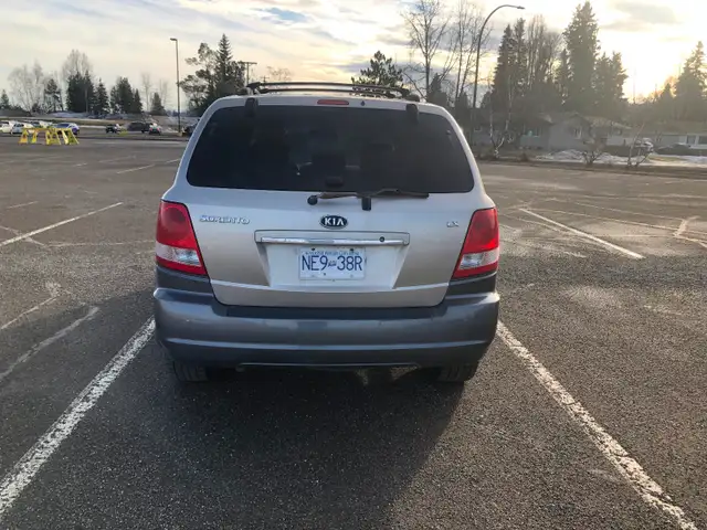 2006 Kia Sorento. 202,000kms. V6 Awd. Heated seats.  Sunroof - Photo 4