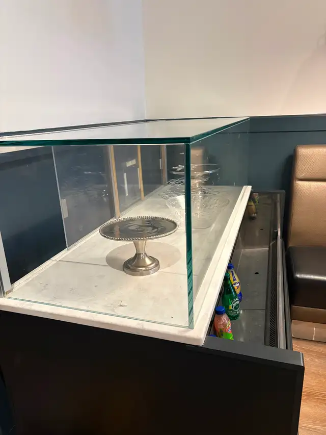 Display case - Photo 2