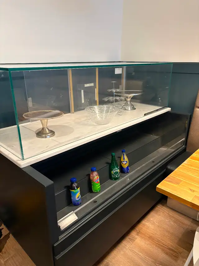 Display case - Photo 3