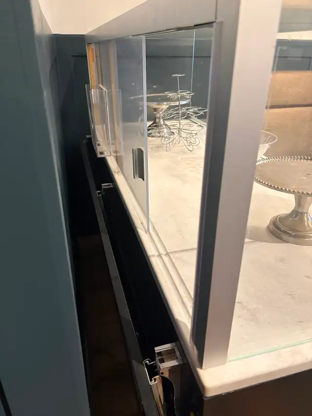 Display case - Photo 4