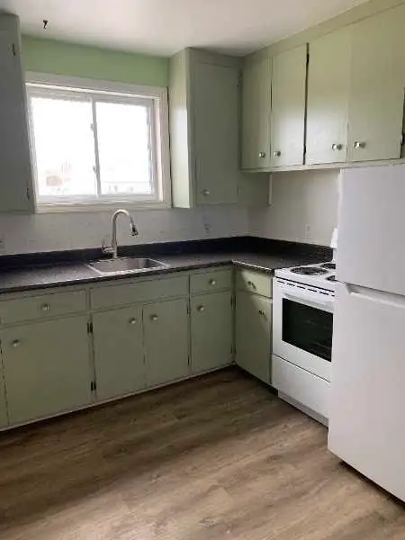 Bright two bedroom on Northside - Photo 2