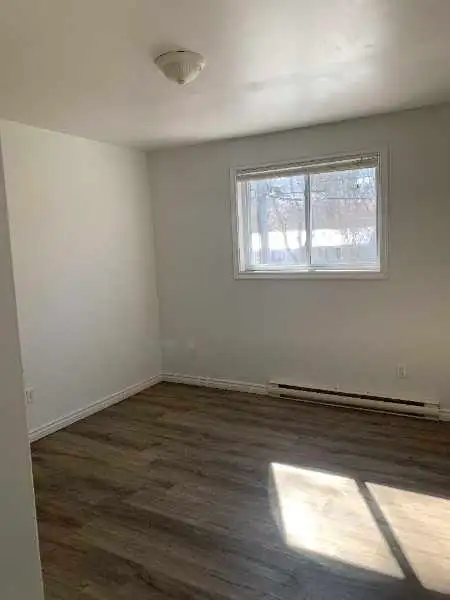 Bright two bedroom on Northside - Photo 5