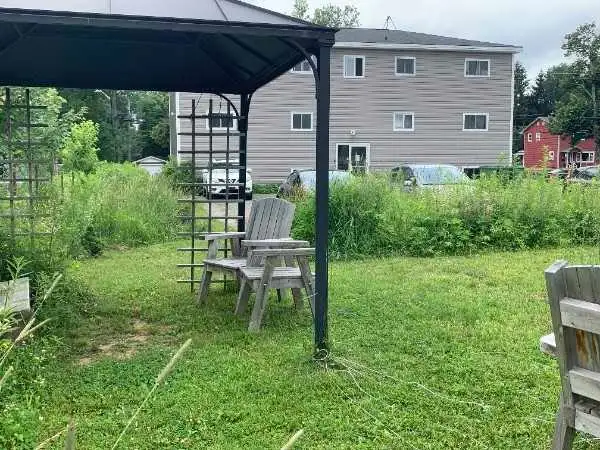 Bright two bedroom on Northside - Photo 10