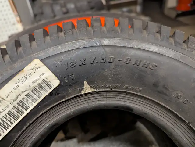 Carlisle 18x7.50-8 Turf Tire - Photo 4
