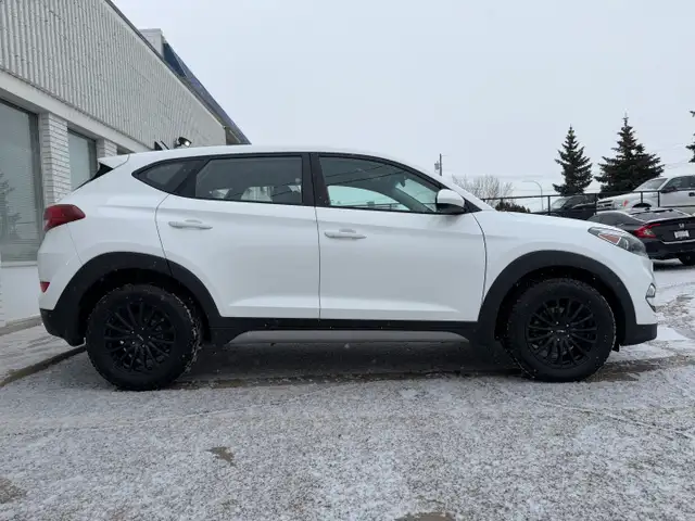 2018 Hyundai Tucson| All Wheel Drive | Two Sets of Tires | - Photo 4