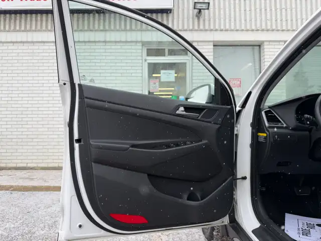 2018 Hyundai Tucson| All Wheel Drive | Two Sets of Tires | - Photo 9