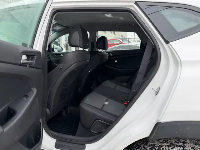 2018 Hyundai Tucson| All Wheel Drive | Two Sets of Tires | - Photo 16