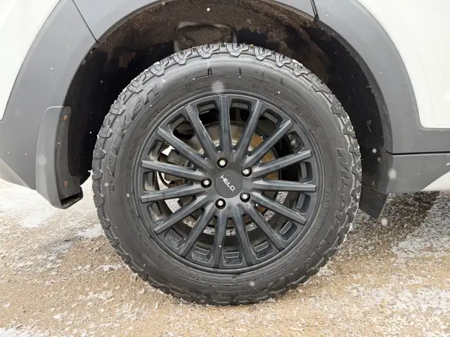 2018 Hyundai Tucson| All Wheel Drive | Two Sets of Tires | - Photo 23