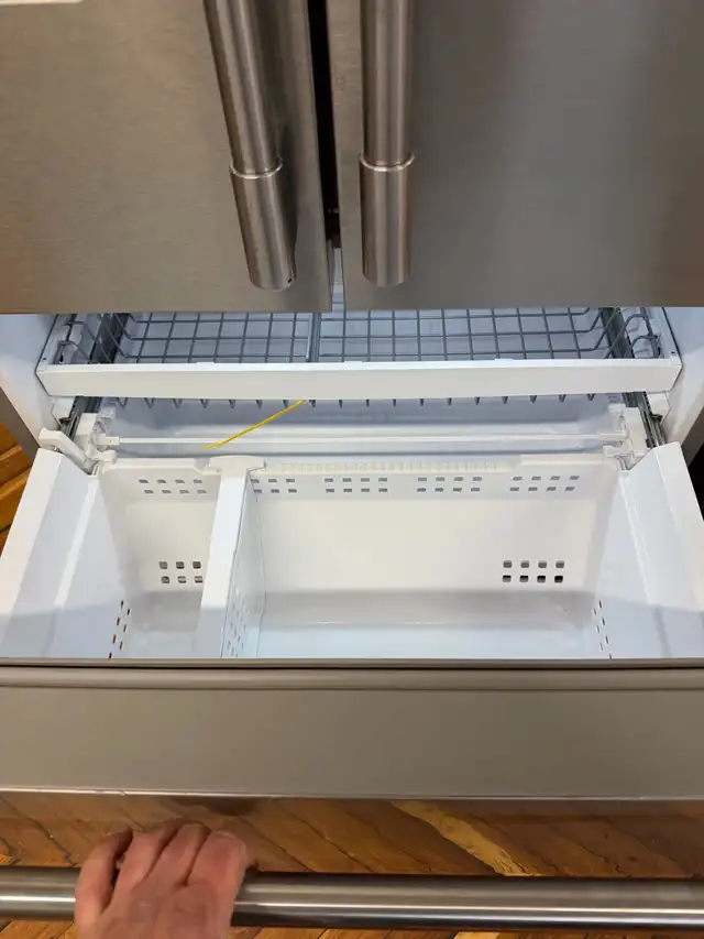 Frigidaire professional 2019 stainless steel three door fridge - Photo 4