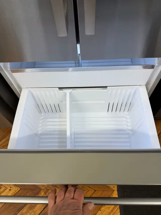 Bosch stainless steel three door fridge 2024 - Photo 4