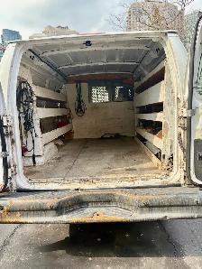 2011 Ford E150 - Photo 3