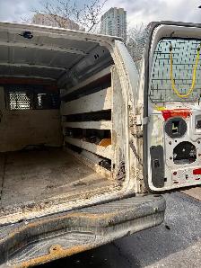 2011 Ford E150 - Photo 4