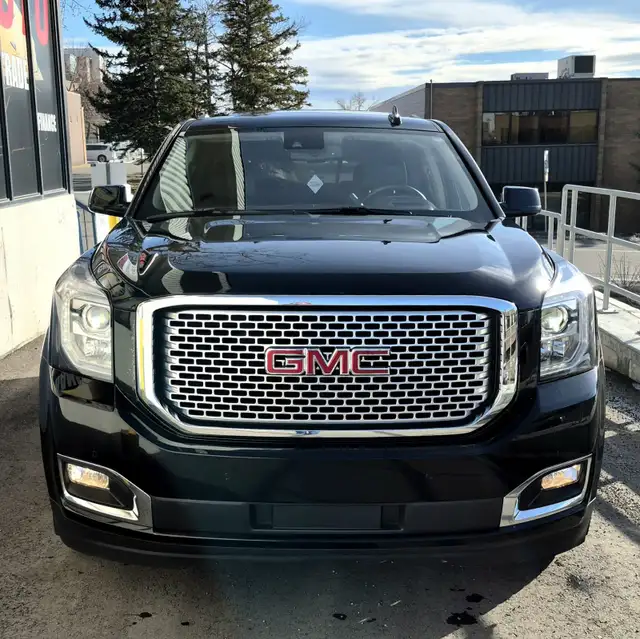2017 GMC Yukon Denali - Photo 2