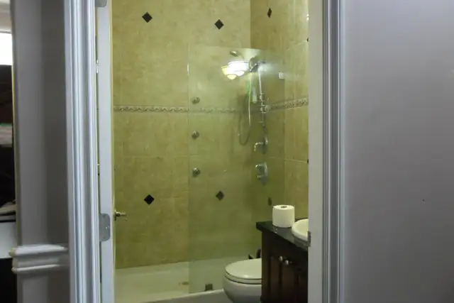 furnished room for rent near Royal Oak Skytrain & Metrotown shop - Photo 5